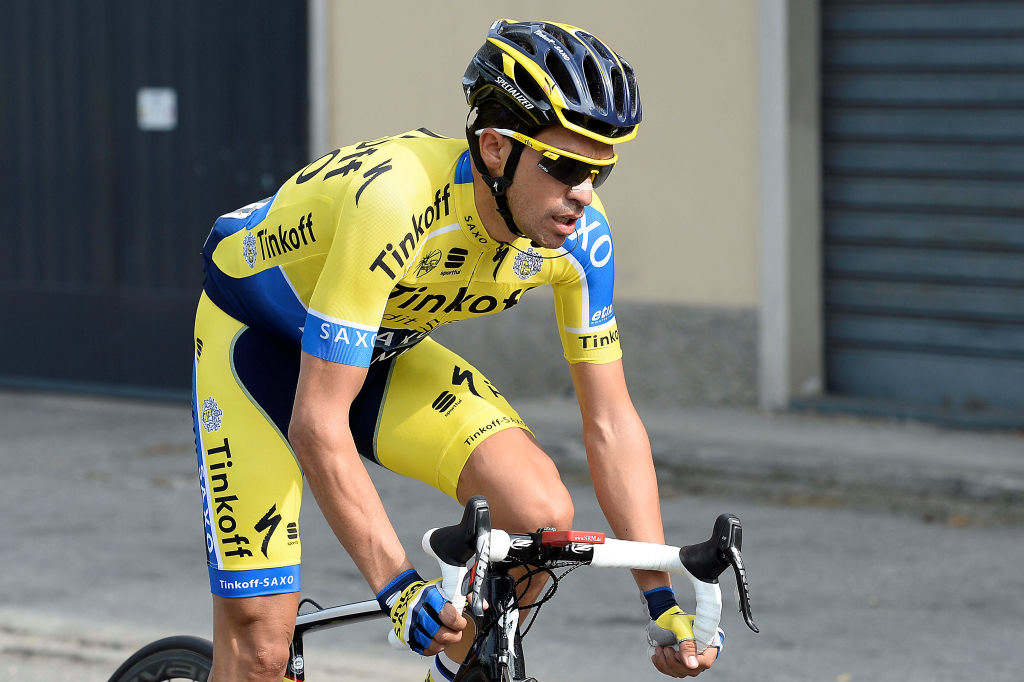 Alberto Contador nadwyrężył kolano