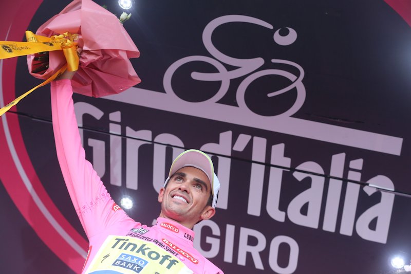 Giro d’Italia 2015: Alberto Contador ze zwichniętym barkiem