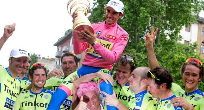 Alberto Contador: “pijam szampana, ale nie z Olegiem”
