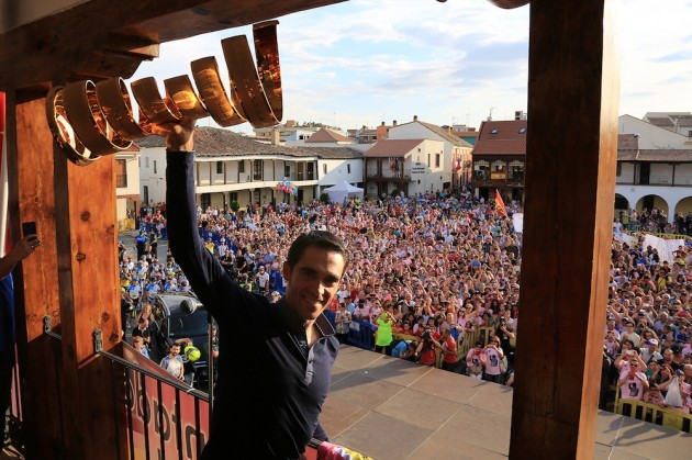 Alberto Contador świętuje w Pinto