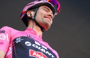 Tom Dumoulin w różowej koszulce lidera Giro d'Italia