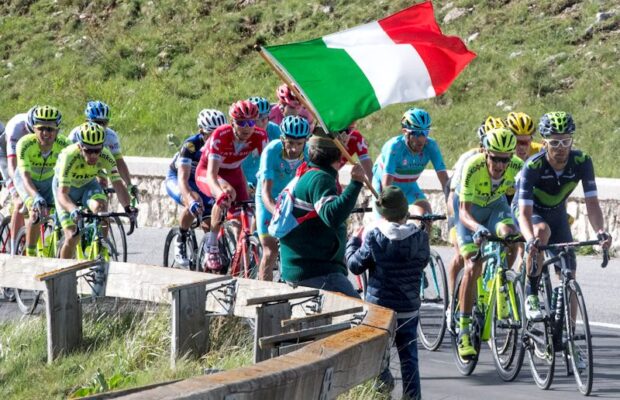 Rafał Majka podczas wspinaczki na trasie Giro d'Italia