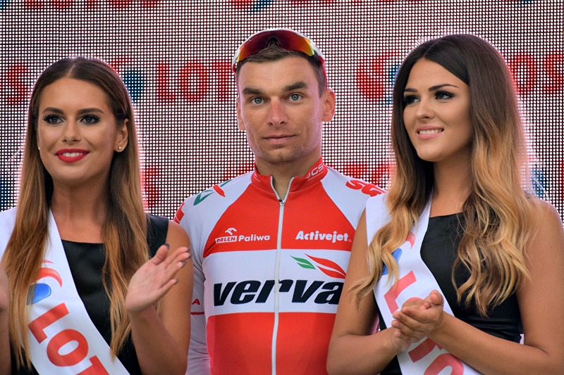 Paweł Cieślik na podium Tour de Pologne