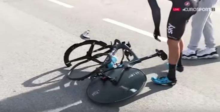 Połamany rower Gianniego Moscona. Sprawie awarii koła przygląda się firma Shimano