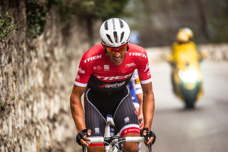 Alberto Contador atakuje na ostatnim odcinku Paryż-Nicea