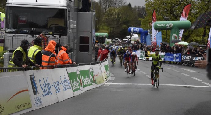 Circuit Cycliste Sarthe – Pays de la Loire 2017: etap 1. Jules przed Vichotem