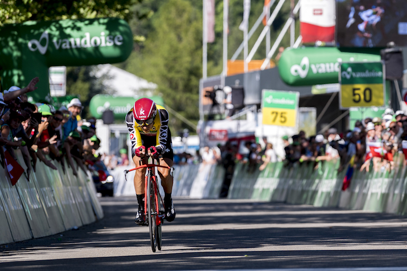 Simon Spilak na trasie dziewiątego etapu Tour de Suisse 2017