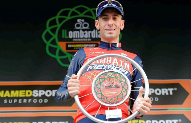 Vincenzo Nibali z nagrodą za zwycięstwo w Il Lombardia