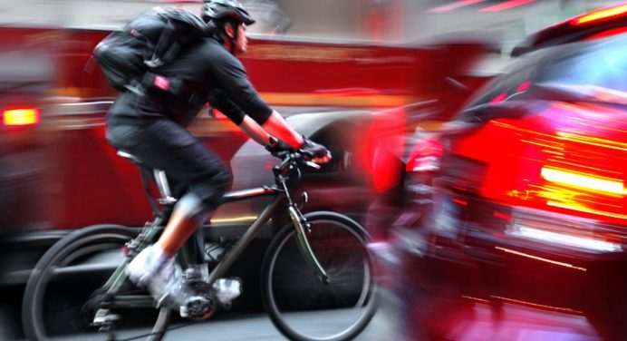 Bezpieczna jazda po mieście – doświetl rower za dnia