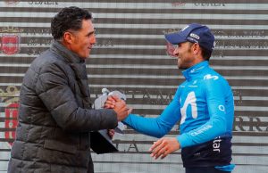 Miguel Indurain ściska dłoń Alejandro Valverde