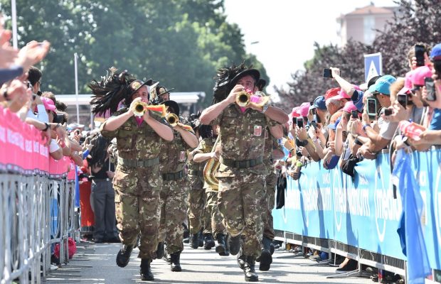 Orkiestra wojskowa na Giro d'Italia