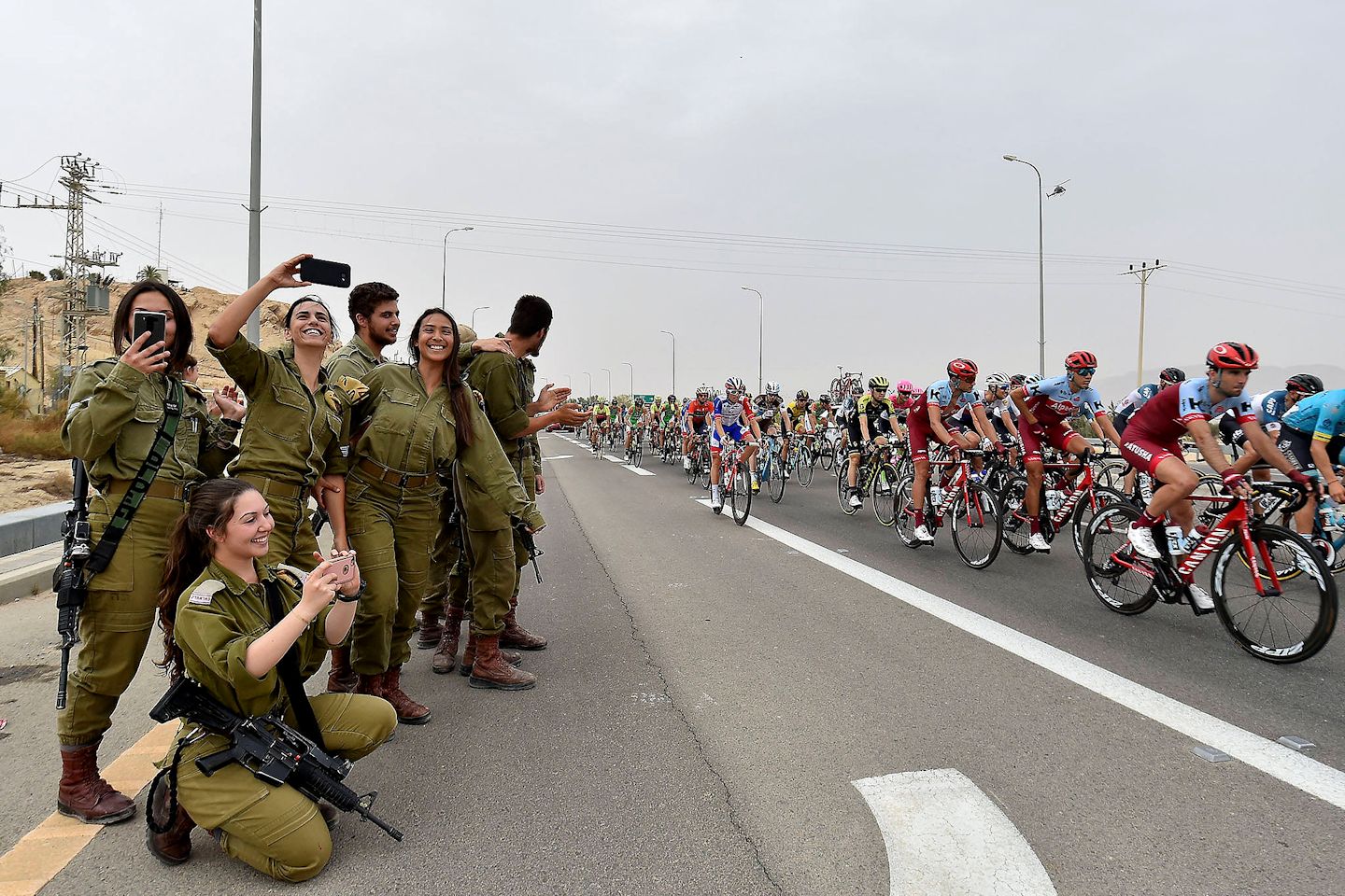 Żołnierki przy trasie Giro d'Italia