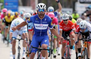 Fernando Gaviria wygrywa 1. etap Tour of California