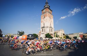 peleton na trasie Tour de Pologne