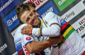 Peter Sagan ściska Alejandro Valverde