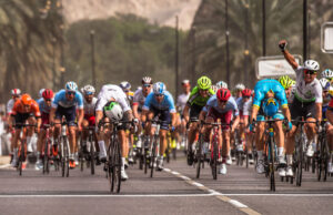 Giacomo Nizzolo finiszuje po zwycięstwo na ostatnim etapie Tour of Oman