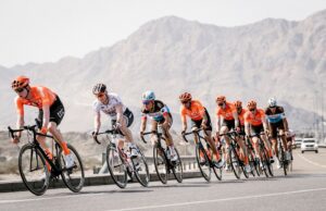 Peleton na trasie Tour of Oman