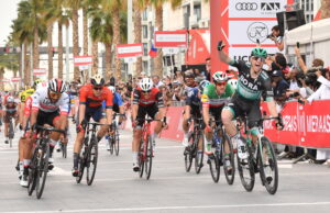 Sam Bennett wygrywa ostatni etap UAE Tour.