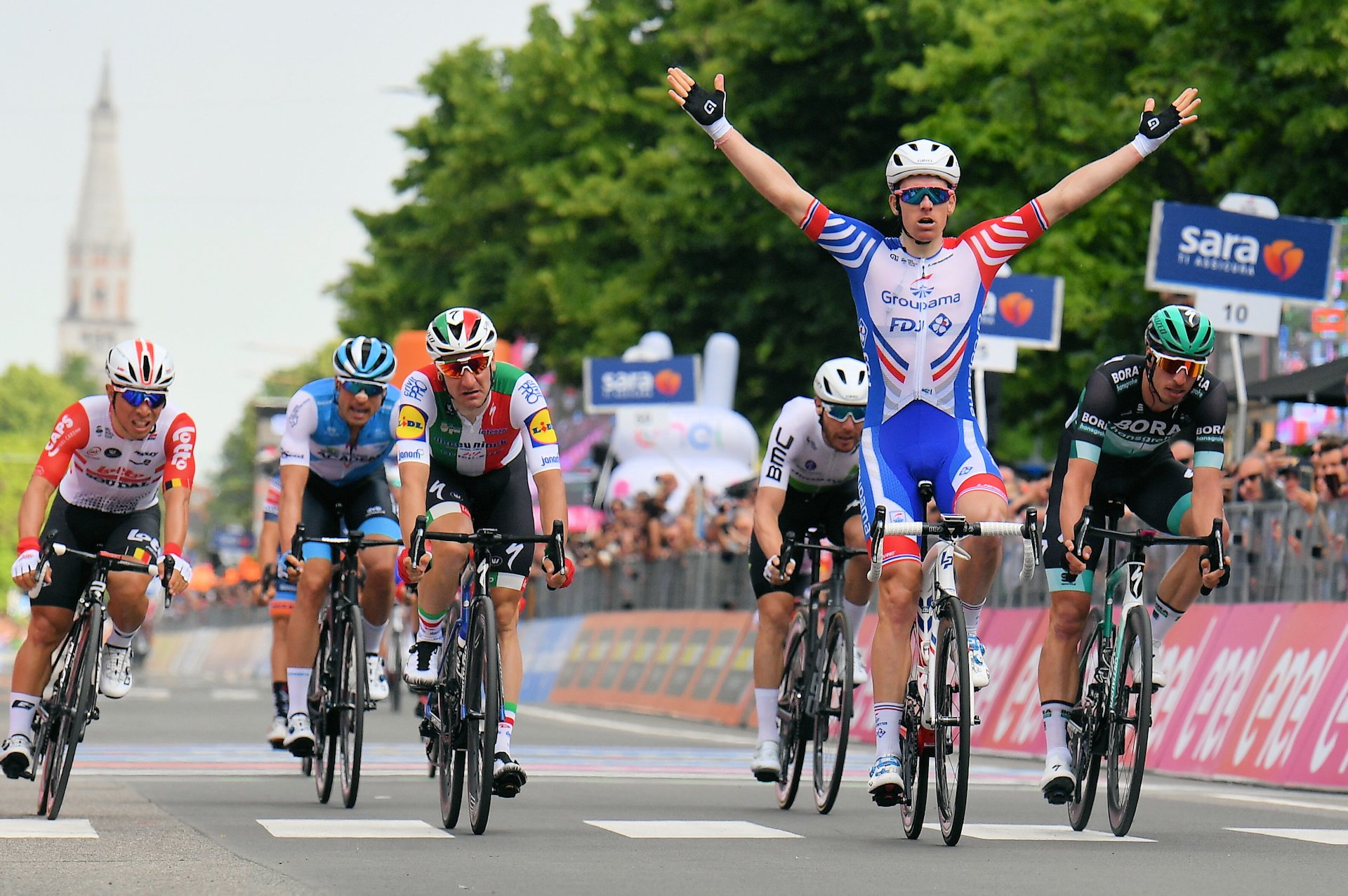 Giro d’Italia 2019: etap 10. Arnaud Demare najszybszy w Modenie