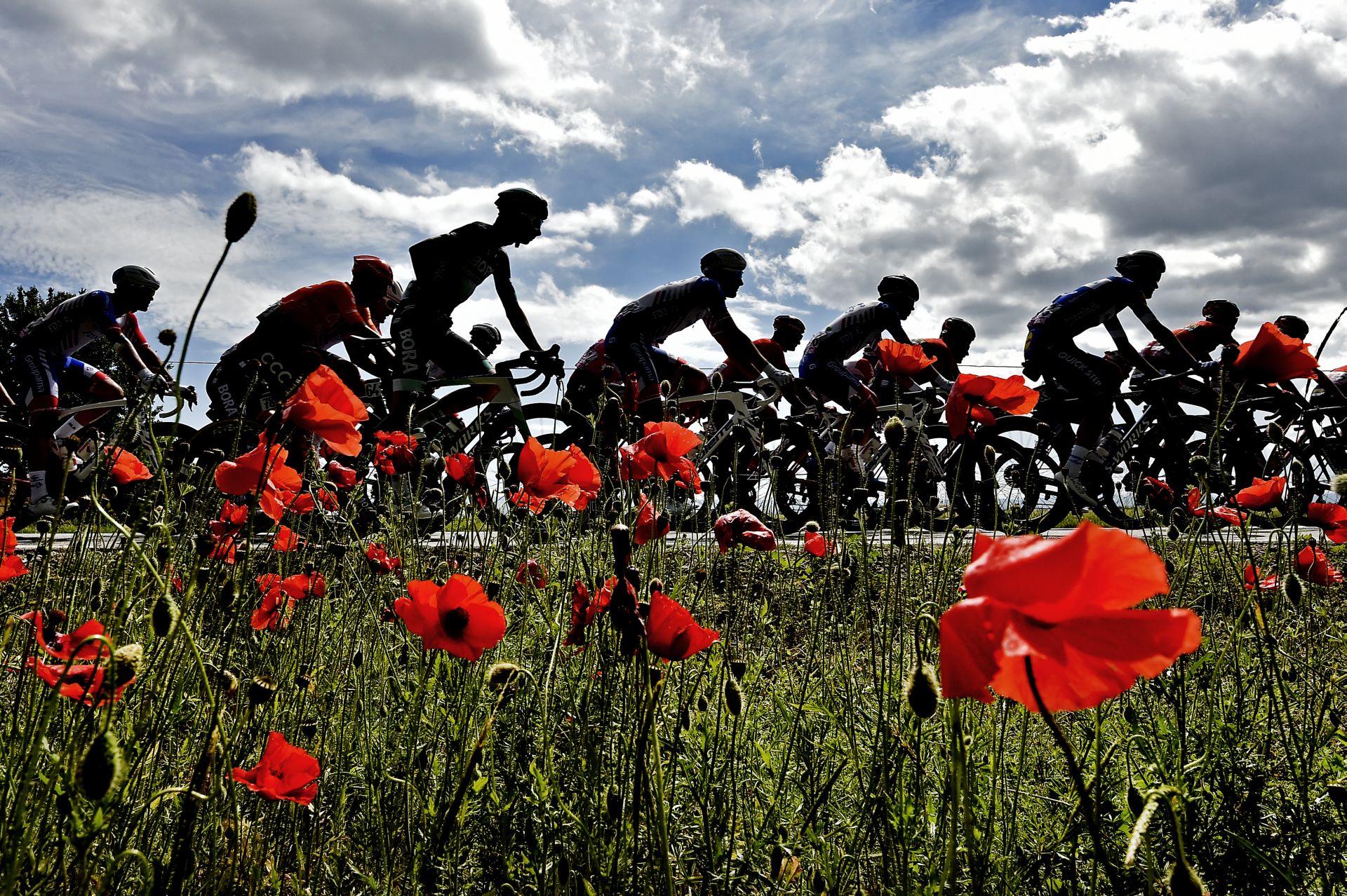 UCI wydłuża sezon, Giro chce ruszyć pod koniec maja