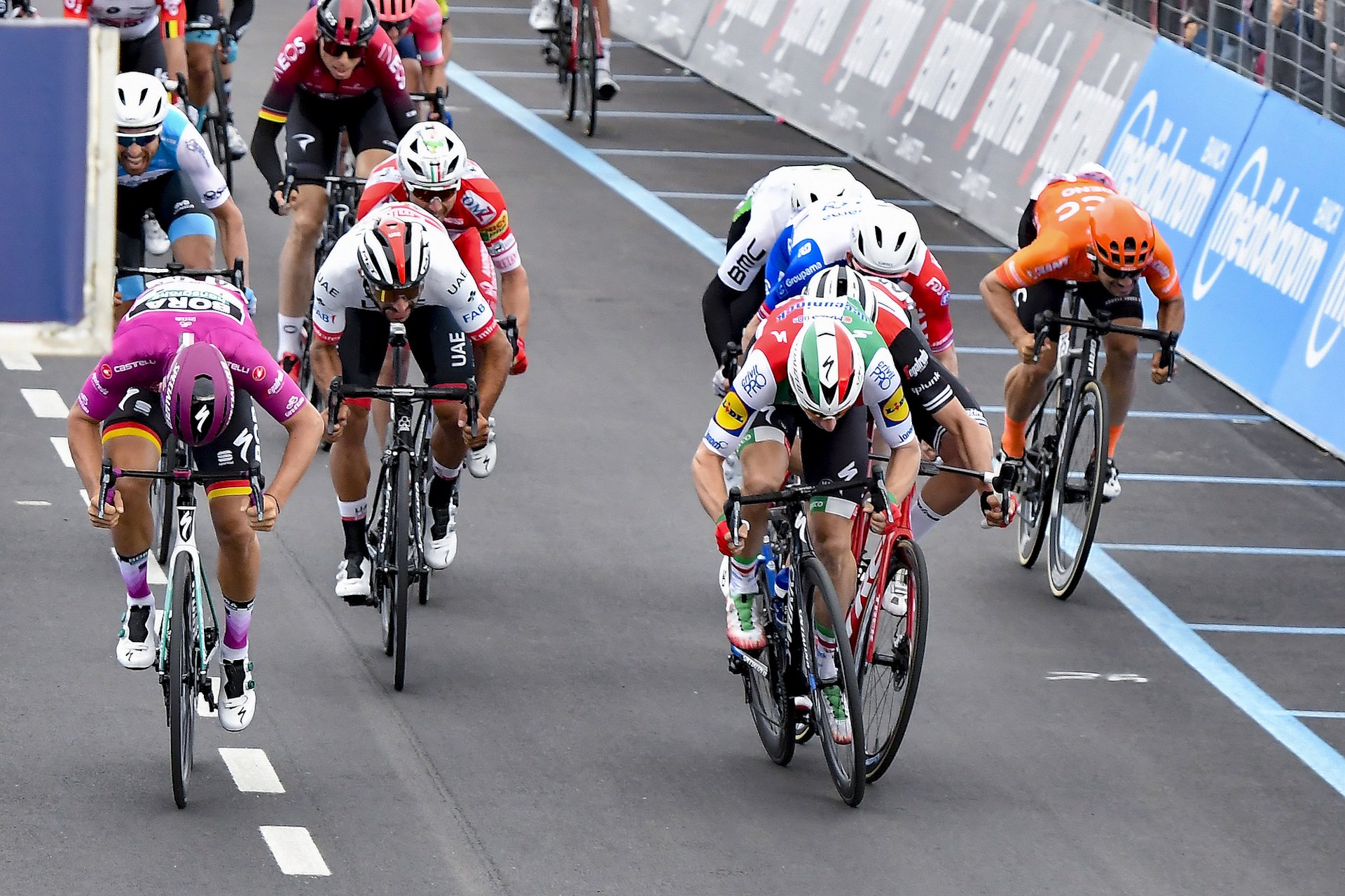 Giro d’Italia 2019: etap 3. Zwycięstwo Fernando Gavirii