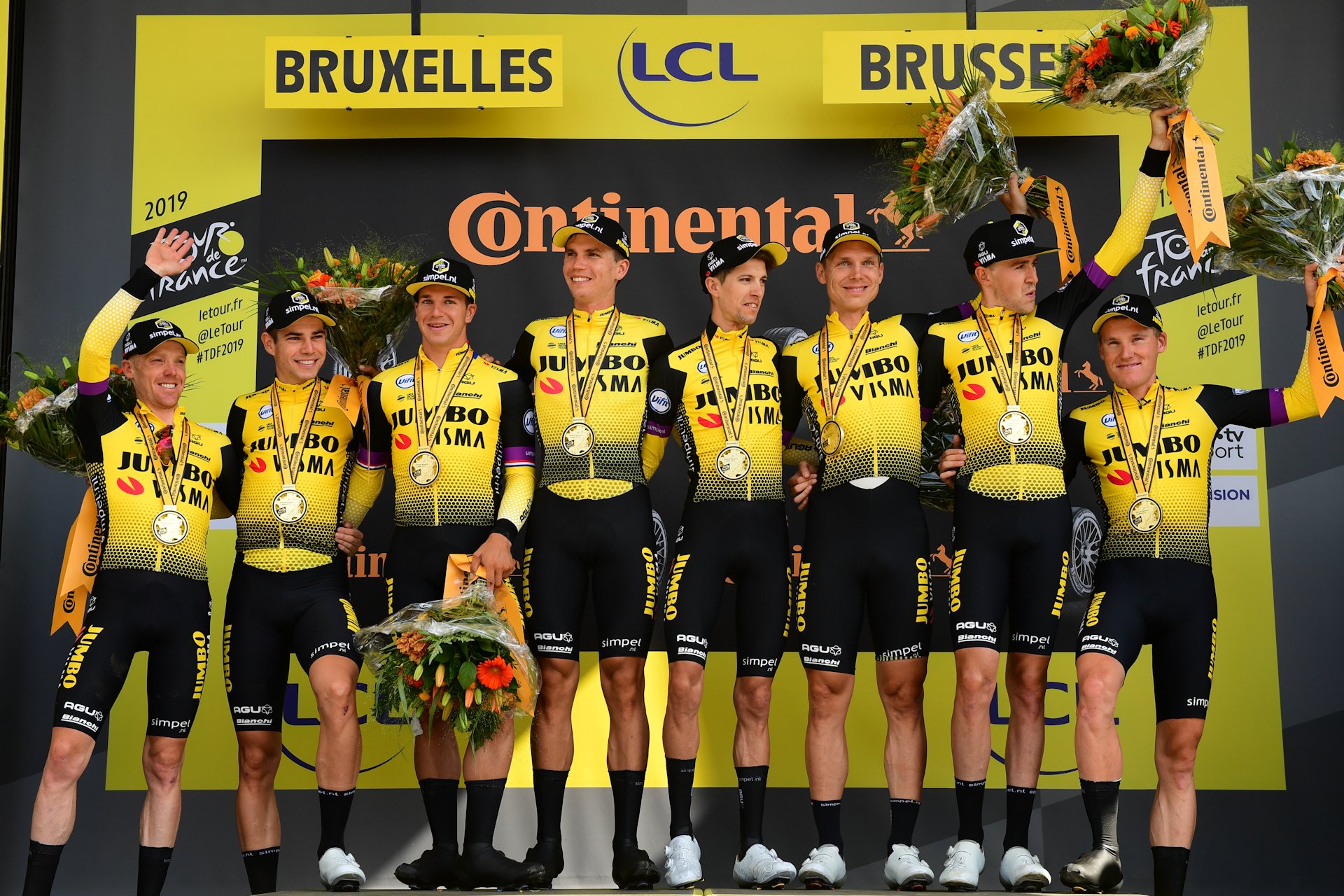 Kolarze Jumbo-Visma na podium po 2. etapie Tour de France 2019