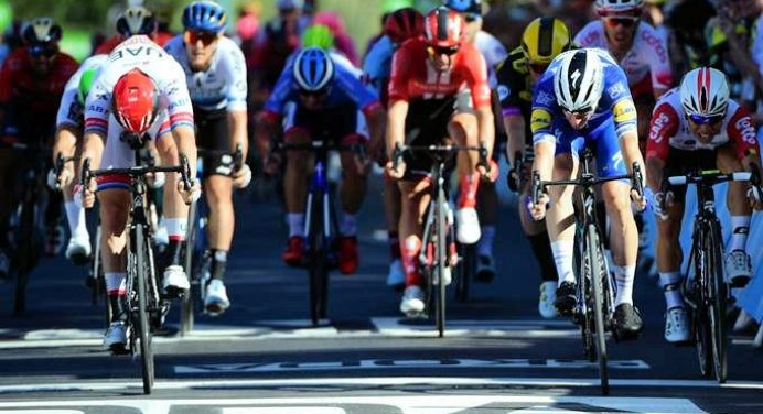 Tour de France 2019: etap 4. Elia Viviani po raz pierwszy