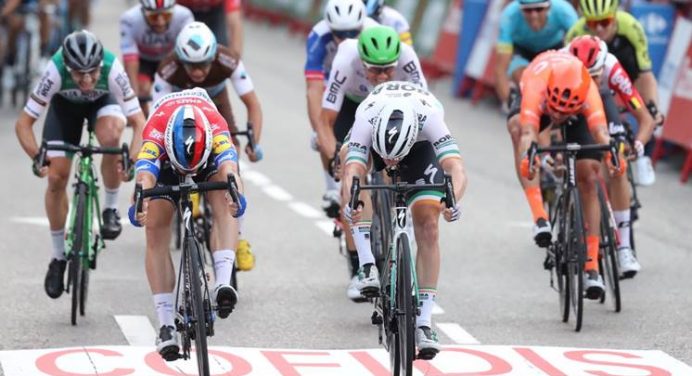 Vuelta a Espana 2019: etap 21. Fabio Jakobsen na zakończenie, Szymon Sajnok „na pudle”