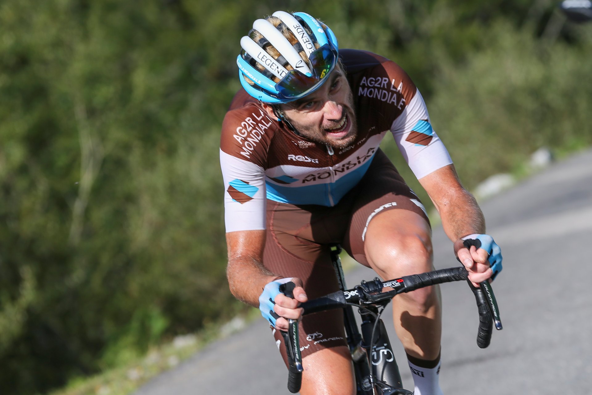 Pierre Latour patrzy w kierunku Tour de France