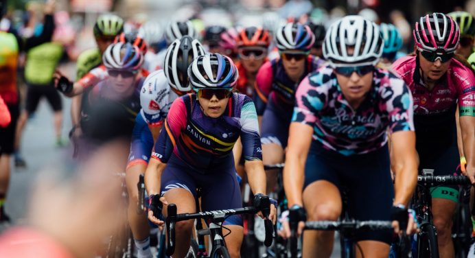 Niskie wypłaty i niepewność. Ankieta The Cyclists’ Alliance o stanie kolarstwa kobiet
