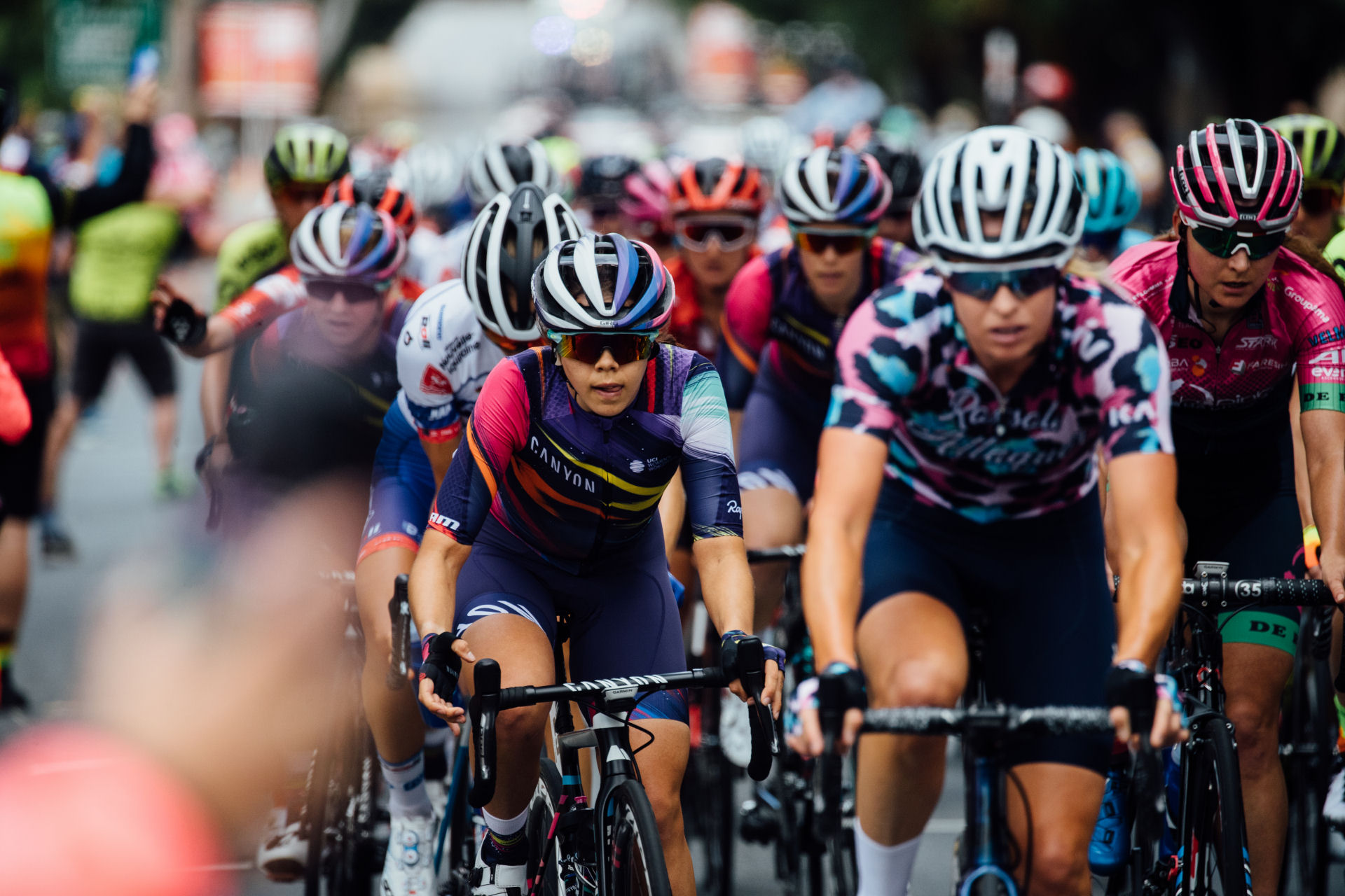 Niskie wypłaty i niepewność. Ankieta The Cyclists’ Alliance o stanie kolarstwa kobiet