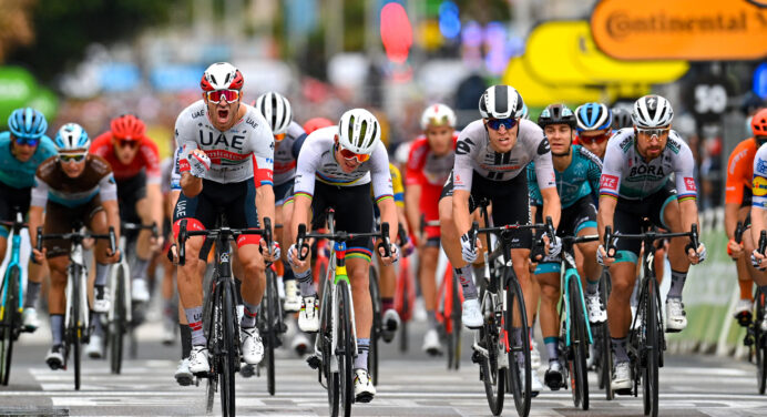 Tour de France 2020: etap 1. Zwycięstwo Alexandra Kristoffa po nerwowym początku