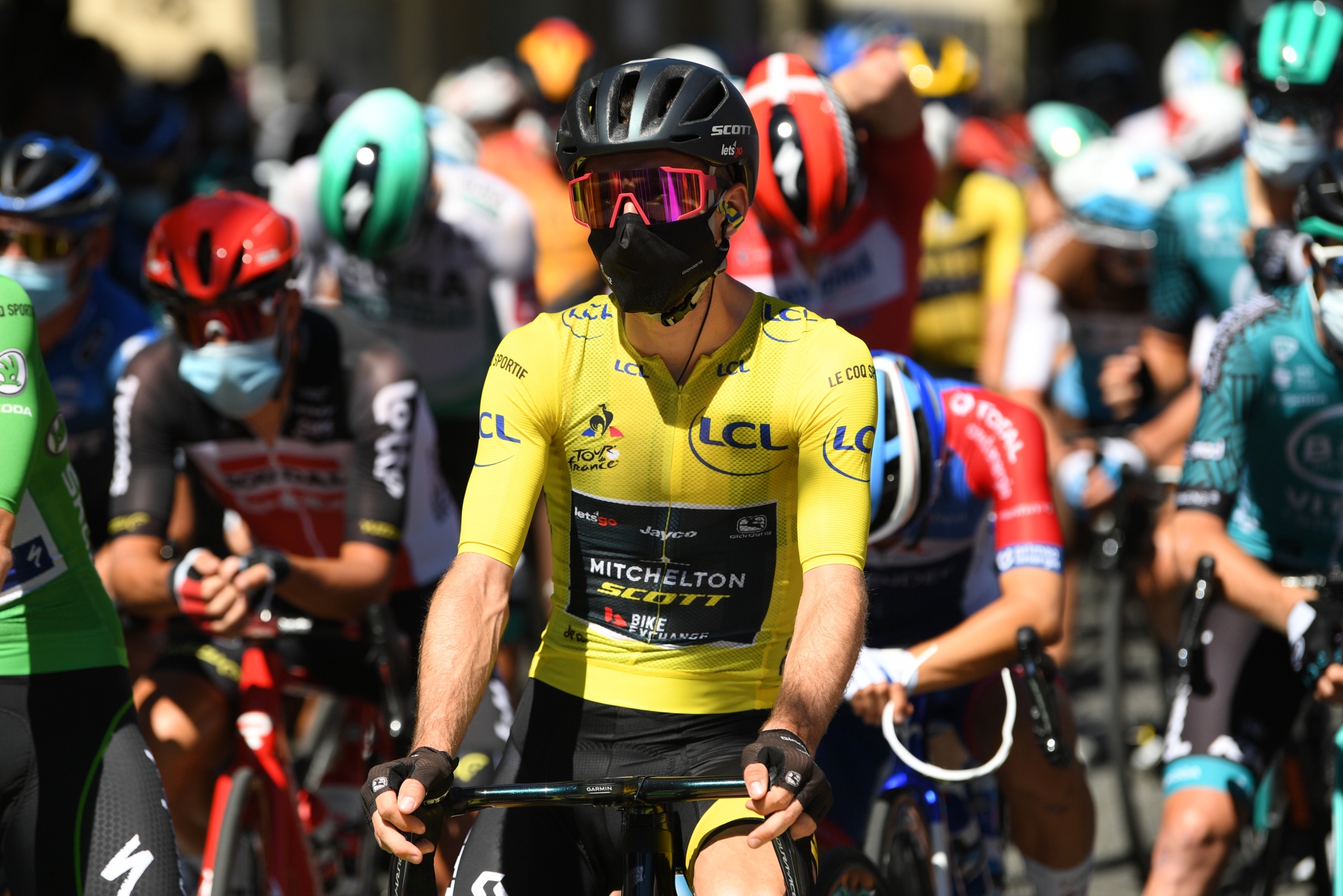 Tour de France 2020. Adam Yates z koszulką w Pireneje