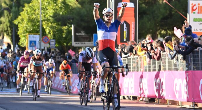 Giro d’Italia 2020: etap 6. Arnaud Demare zdeklasował rywali