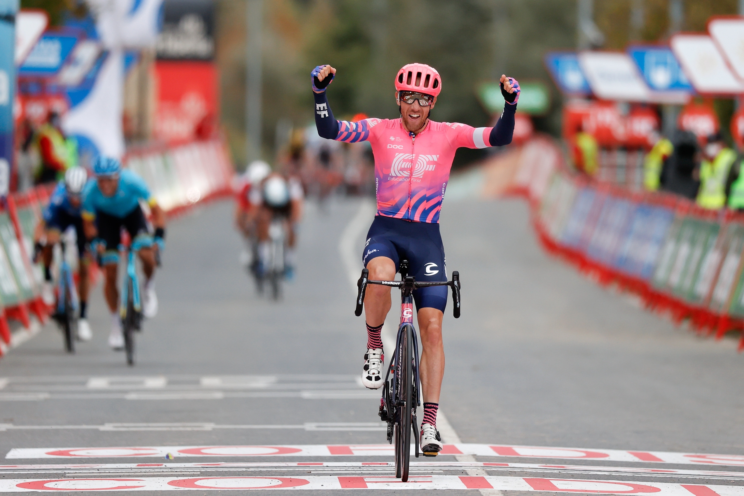 Michael Woods wygrywa etap Vuelta a Espana