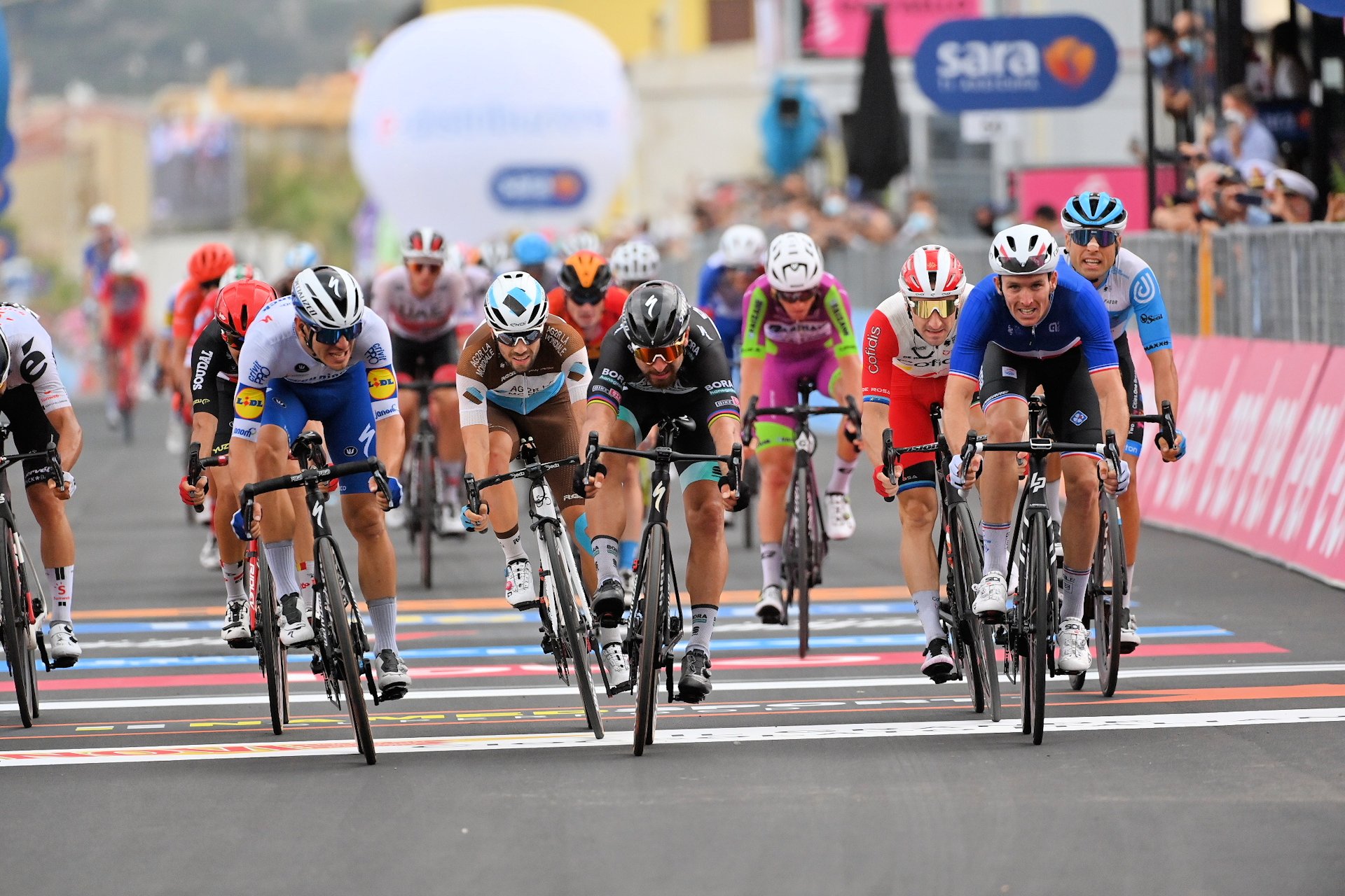 Giro d’Italia 2020: etap 4. Arnaud Demare na milimetry