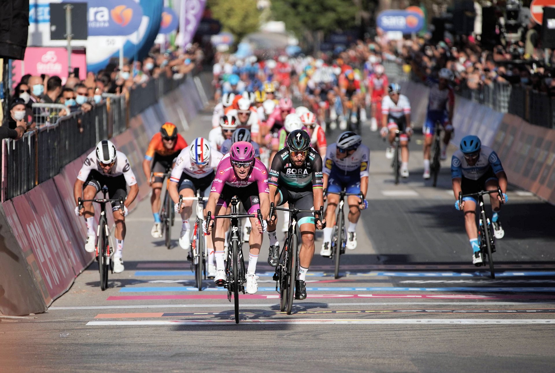 Giro d’Italia 2020: etap 7. Arnaud Demare trzy na trzy