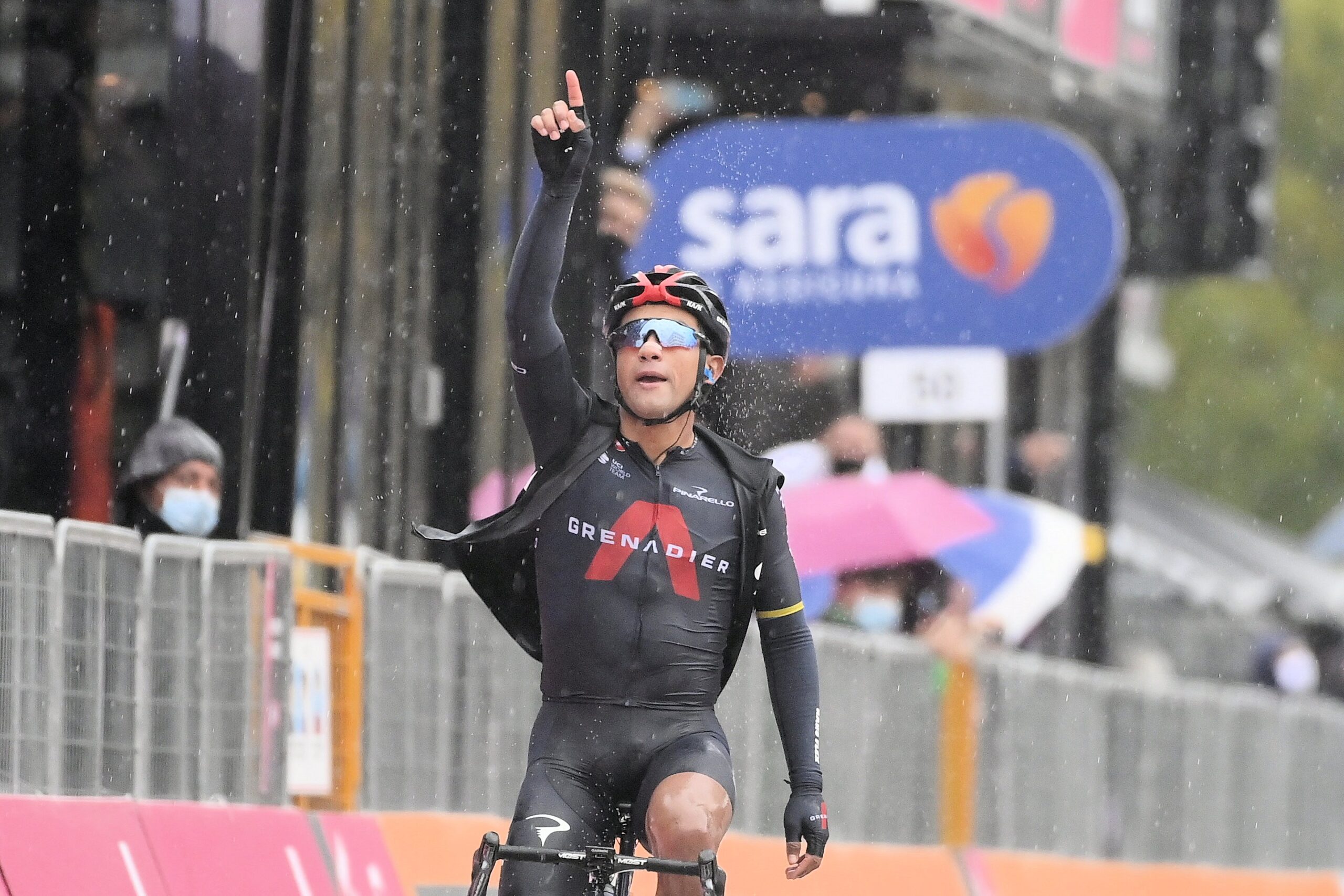 Giro d’Italia 2020: etap 12. Jhonatan Narváez w krainie deszczowców