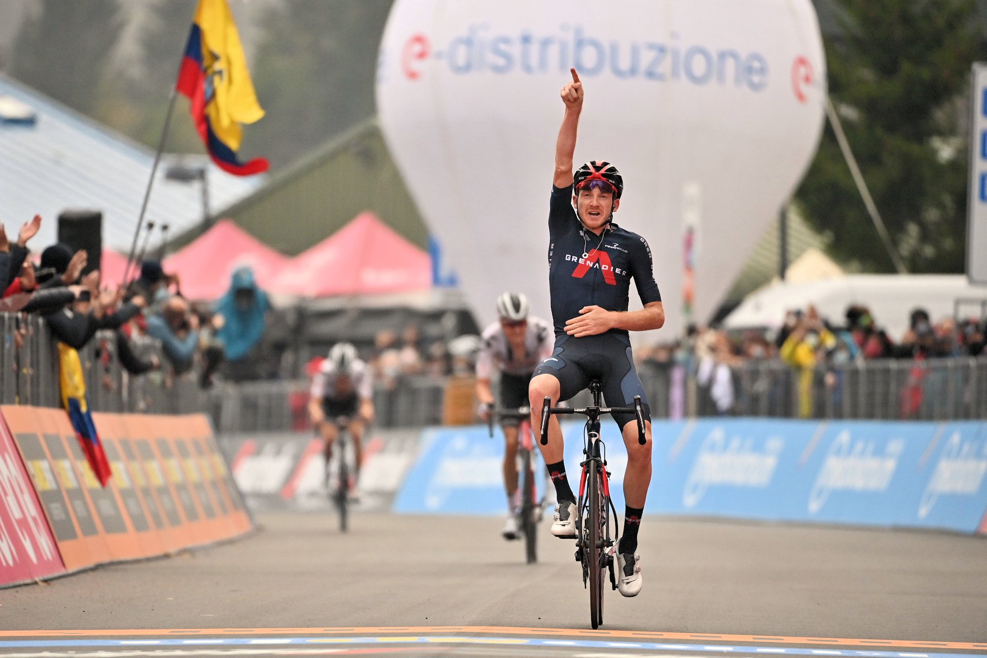 Giro d’Italia 2020: etap 15. Taao Geoghegan Hart na plecach Team Sunweb