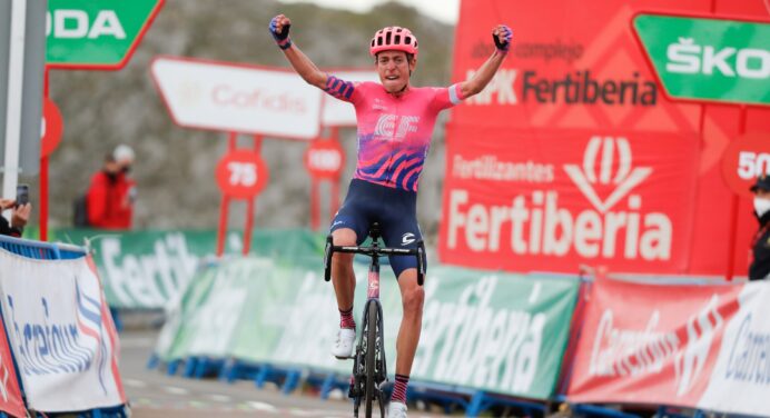 Vuelta a Espana 2020: etap 12. Hugh Carthy na Alto de l’Angliru