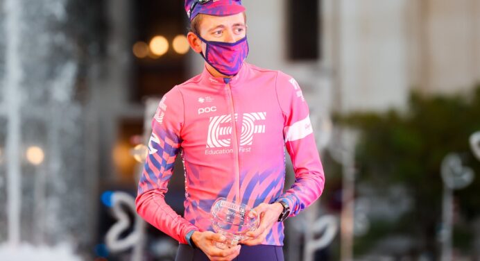 Vuelta a Espana 2021: Hugh Carthy i Romain Bardet ze sporymi stratami