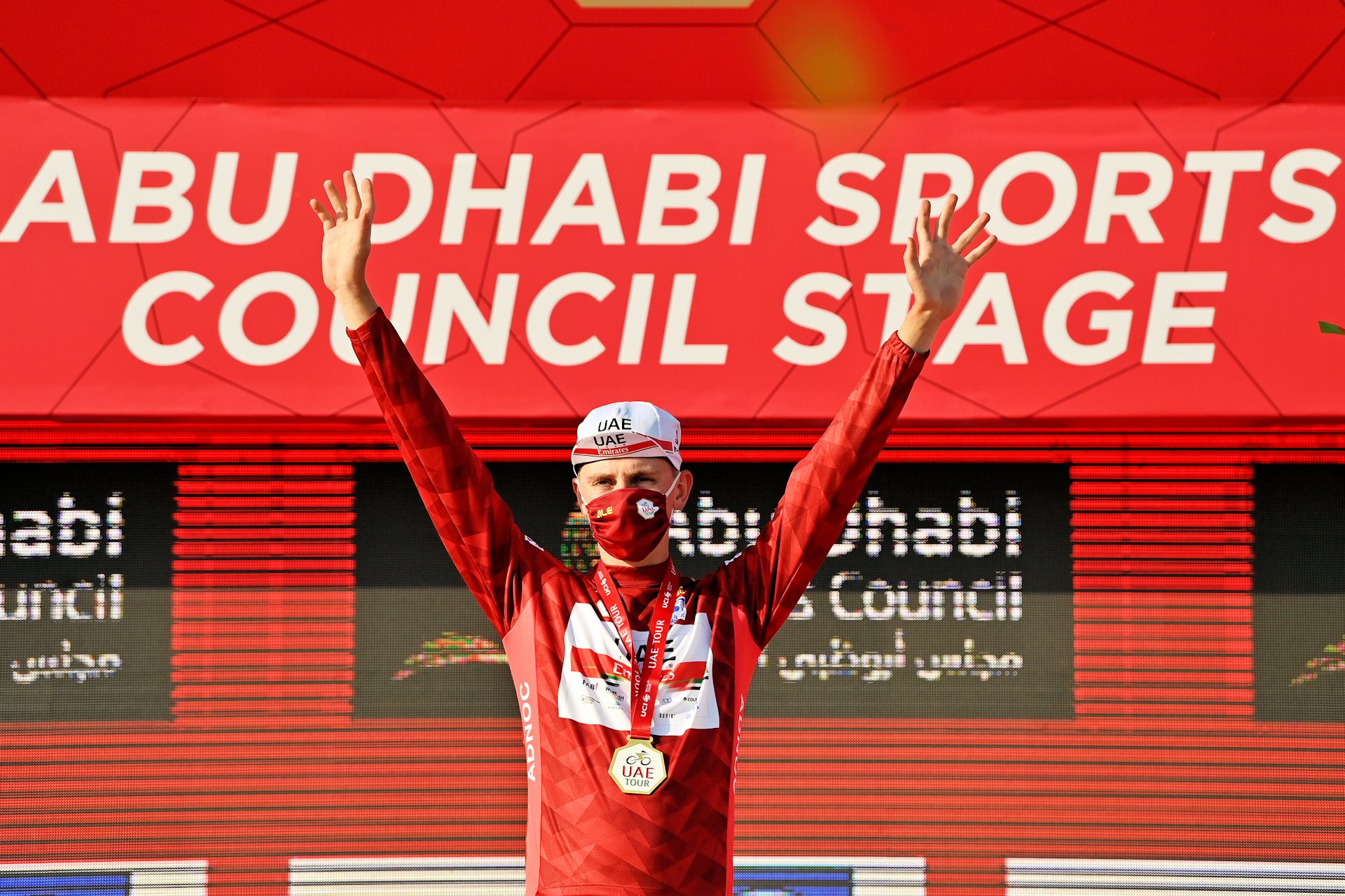 UAE Tour 2021. Pogacar przejmuje prowadzenie, Almeida nie odpuszcza