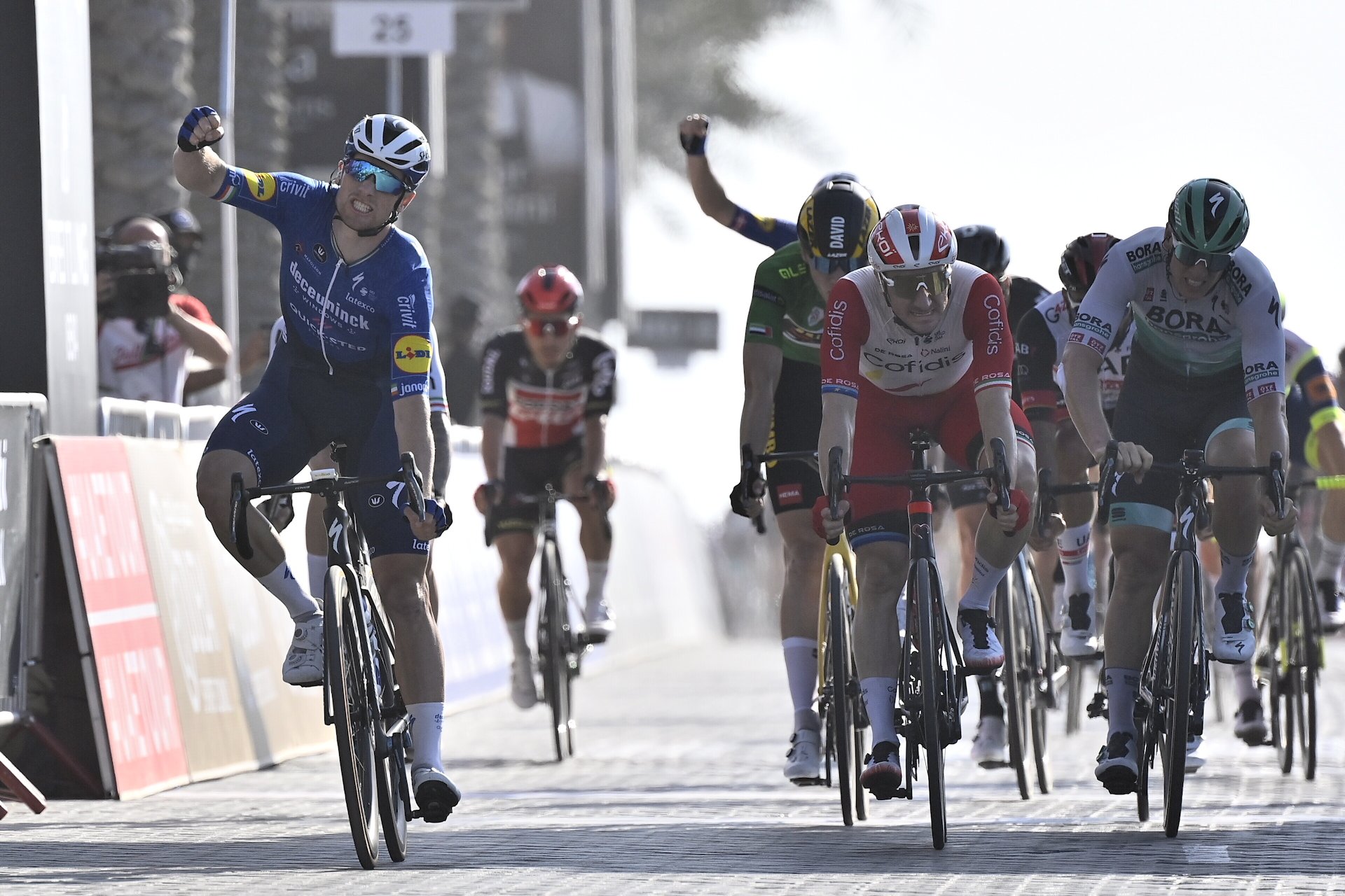 UAE Tour 2021: etap 6. Sam Bennett z drugim etapowym sukcesem