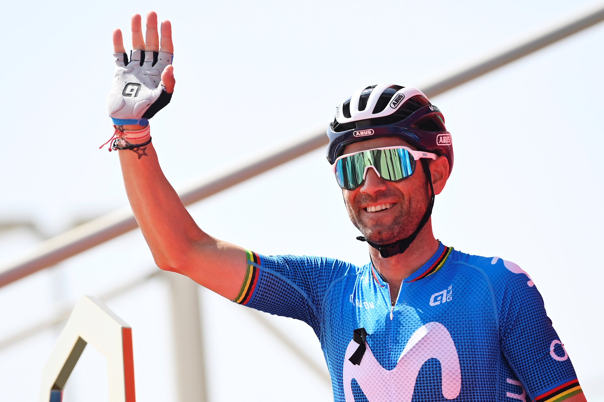 Vuelta a Espana 2021. Alejandro Valverde poturbowany po kraksie [aktualizacja]