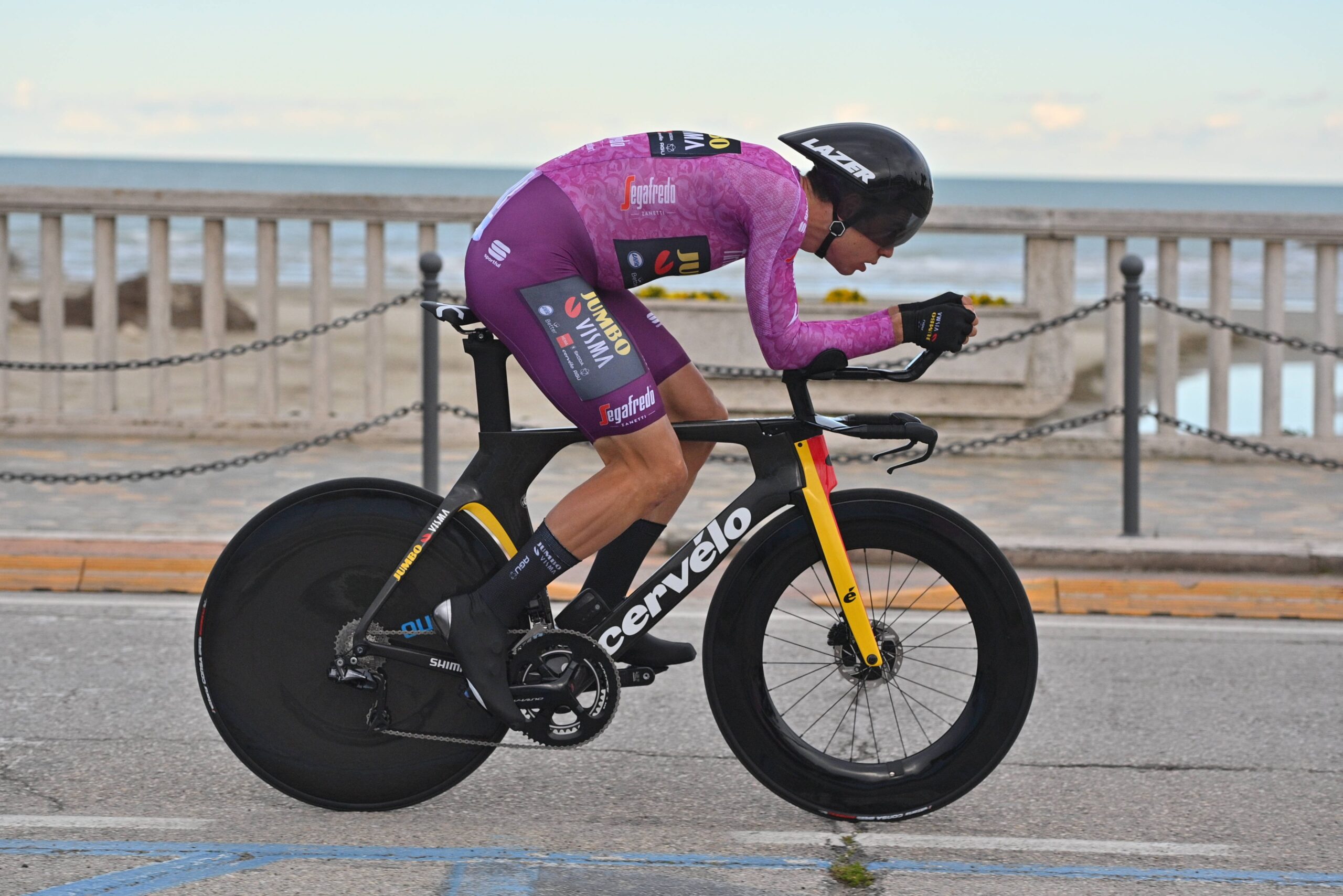 Tirreno-Adriatico 2021: etap 7. Van Aert pognębił Künga. Pogacar z trójzębem