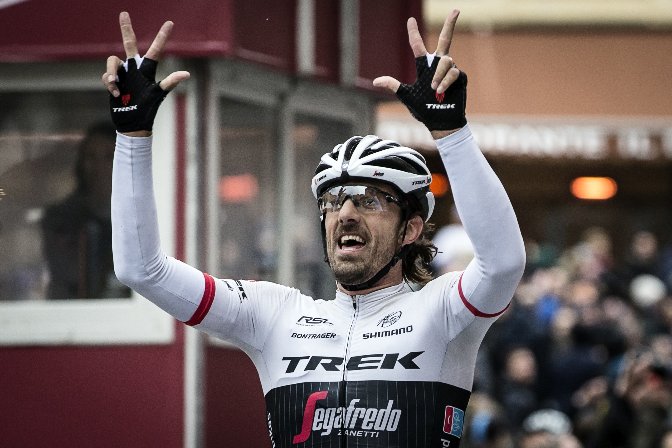 Fabian Cancellara świętuje trzecie zwycięstwo w Strade Bianche