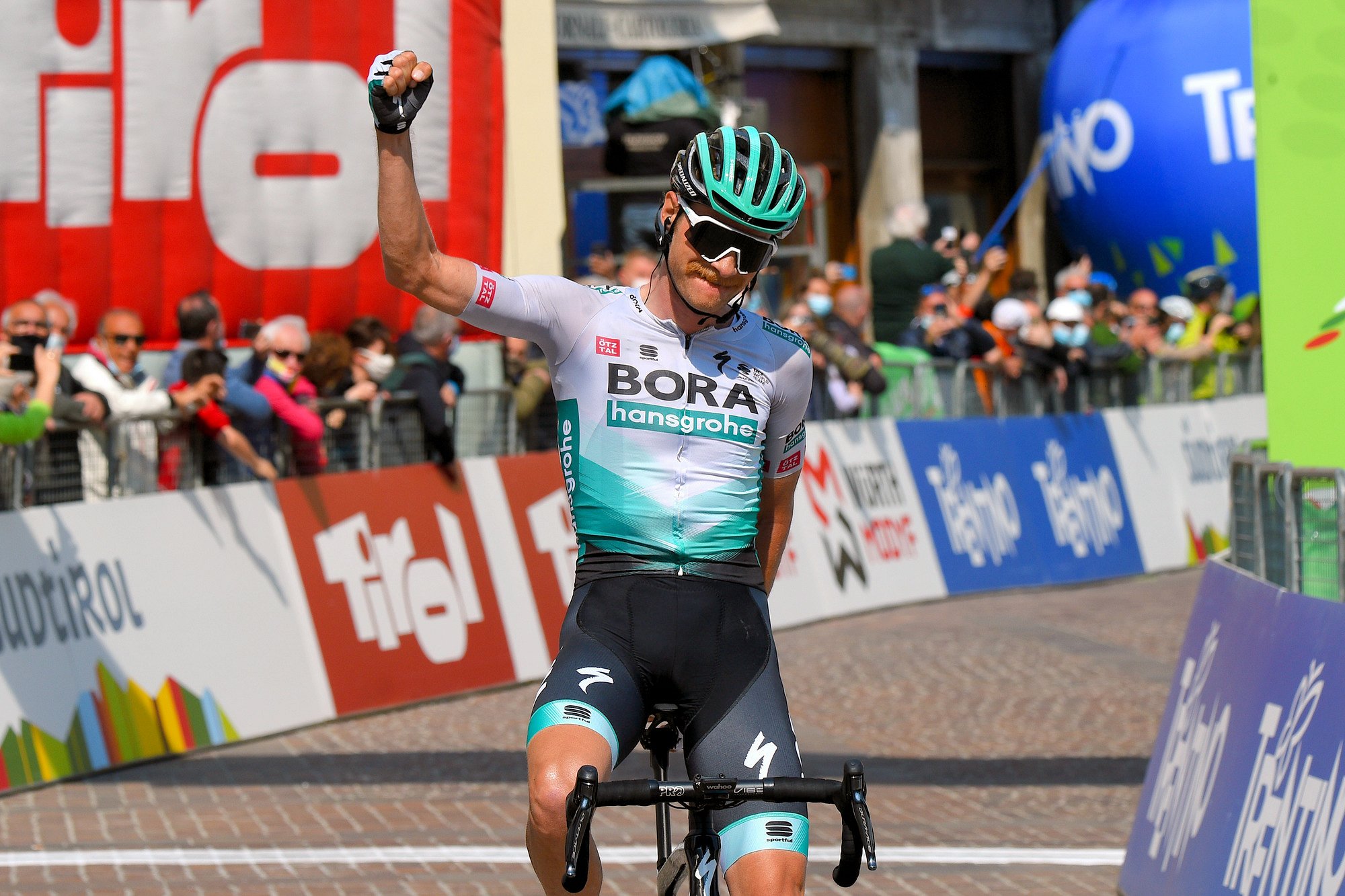 Tour of the Alps 2021: etap 5. Felix Großschartner w Riva del Garda