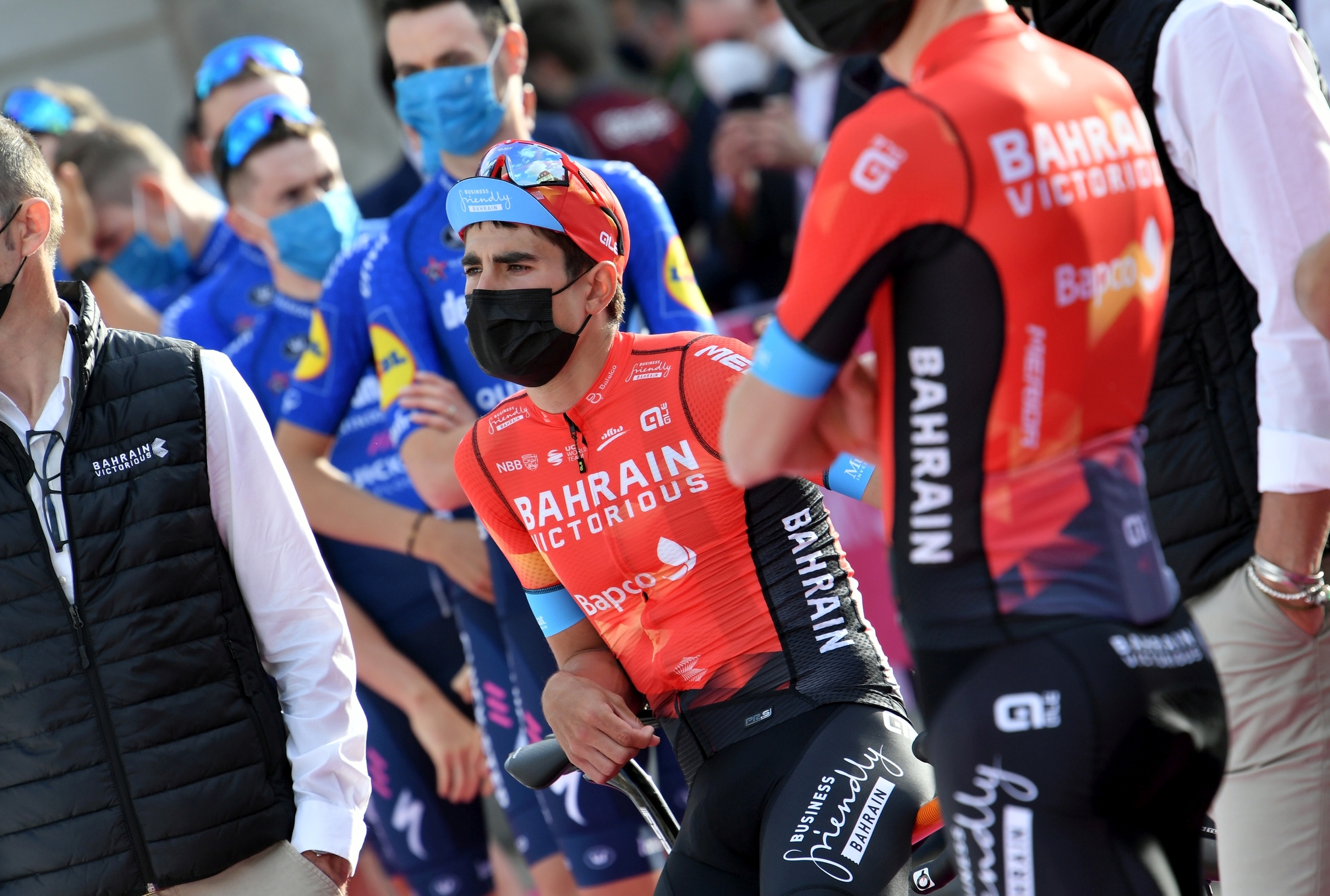 Giro d’Italia 2021. Mikel Landa i Pavel Sivakov poza wyścigiem