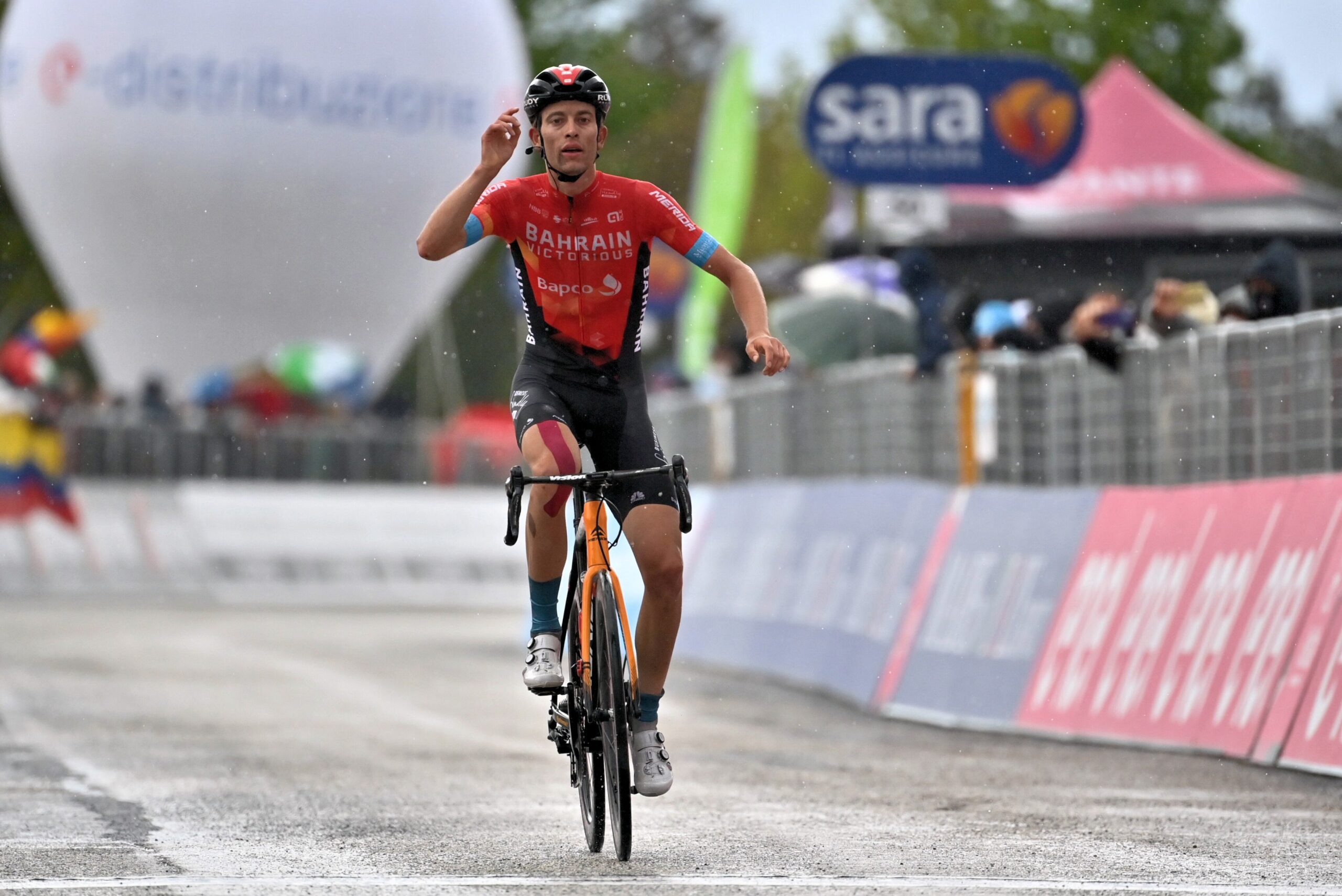 Giro d’Italia 2021: etap 6. Mäder przed Bernalem, Valter liderem