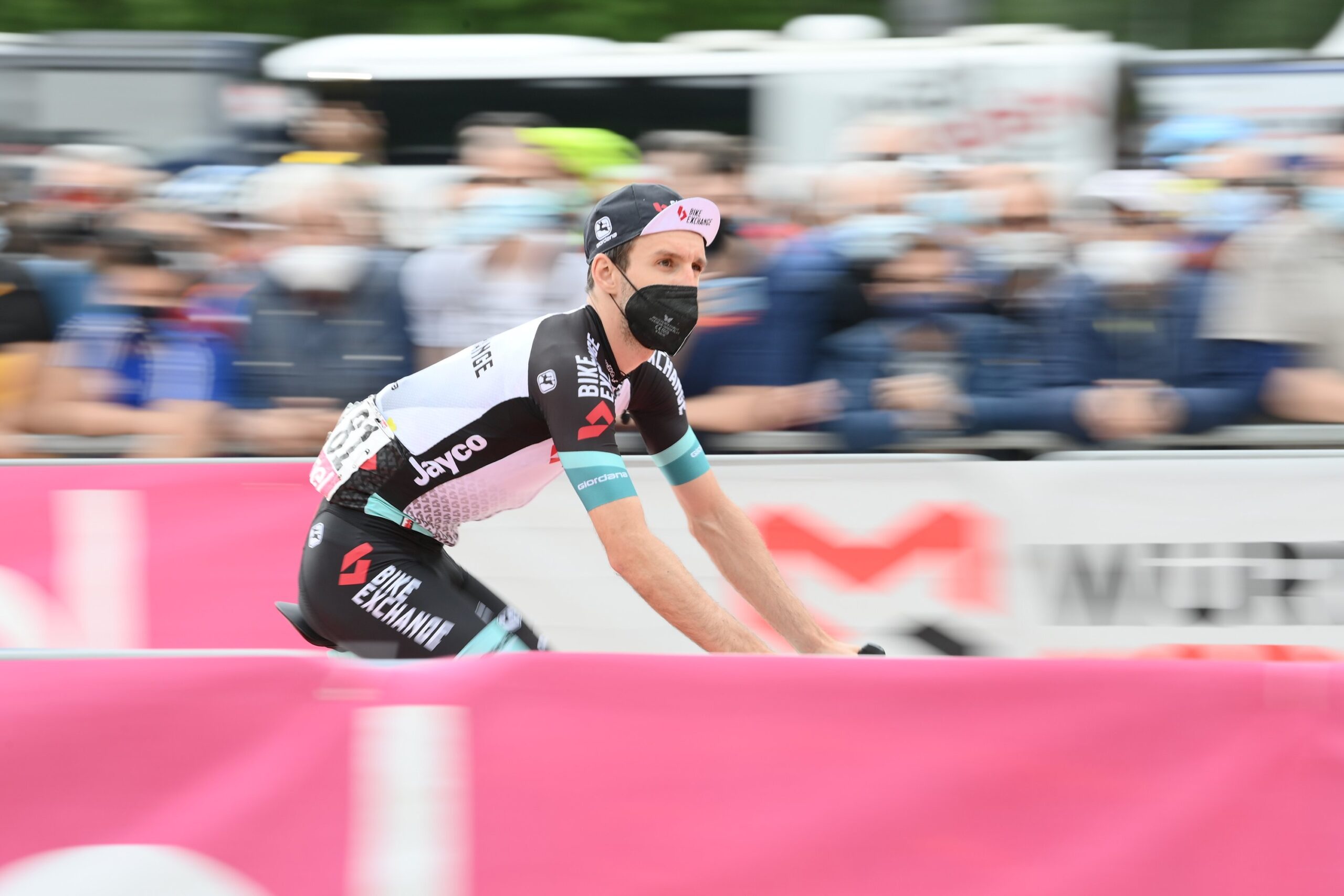 Giro d’Italia 2021. Simon Yates do ostatniego podjazdu